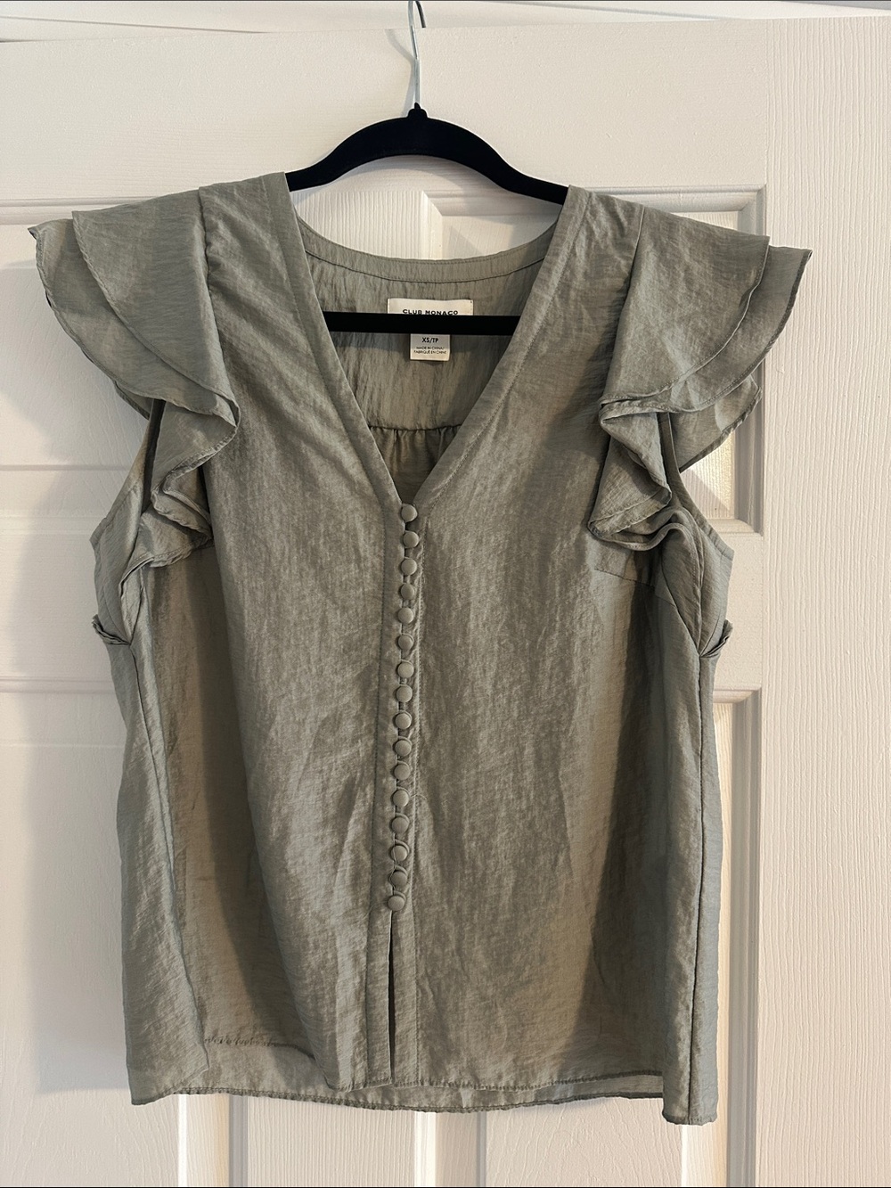 Club Monaco Sage Ruffle Sleeve V-Neck Blouse **PERFECT CONDITION